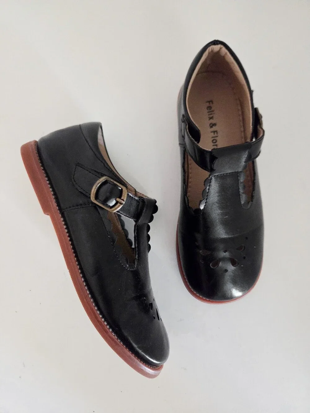 Felix & Flora Black Scalloped T-Strap Leather Mary Jane Shoes Size 1 Youth